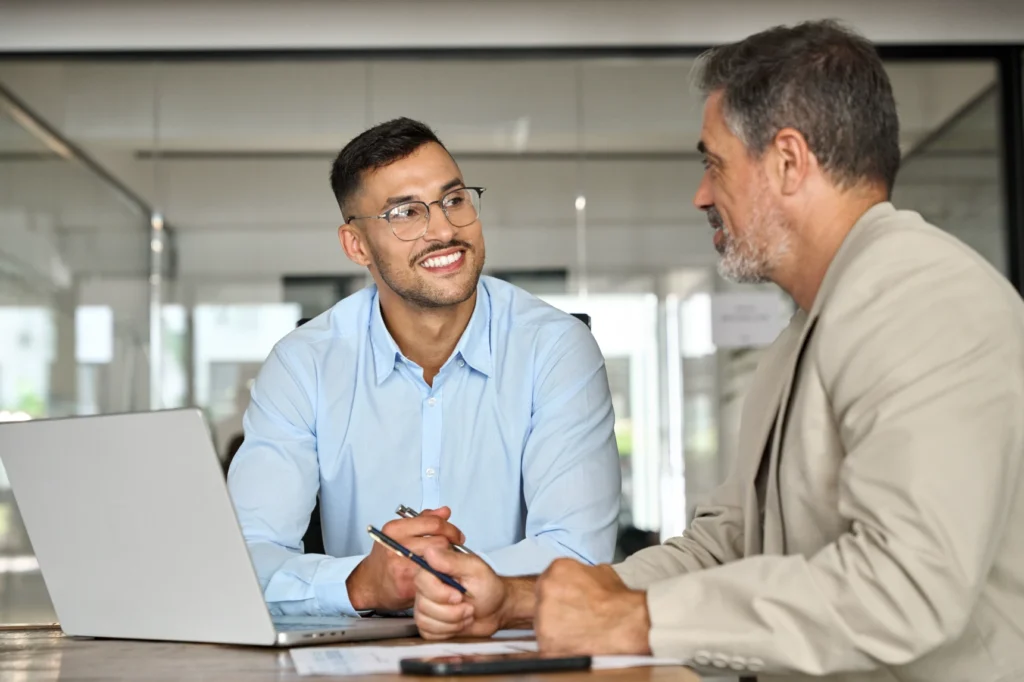 it support st petersburg — Sixwatch help desk technician assisting a local business
